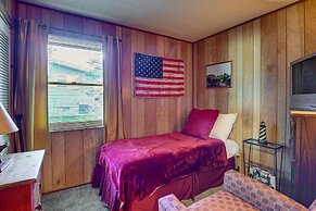 Cozy Markesan Cabin ~ 2 Mi to Green Lake Access!