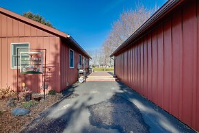 Cozy Markesan Cabin ~ 2 Mi to Green Lake Access!