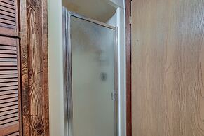 Cozy Markesan Cabin ~ 2 Mi to Green Lake Access!