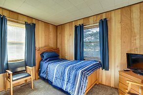 Cozy Markesan Cabin ~ 2 Mi to Green Lake Access!