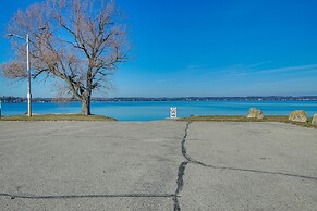 Cozy Markesan Cabin ~ 2 Mi to Green Lake Access!