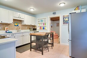 Lovely St Pete Beach Cottage, Walk to Beach & Town