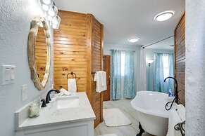 Seaside Retreat in Galveston Near Pleasure Pier!