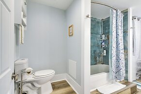 Seaside Retreat in Galveston Near Pleasure Pier!