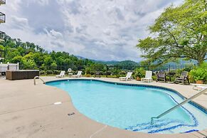 Gatlinburg Condo w/ Smoky Mtn Views: Walk to Dwtn!