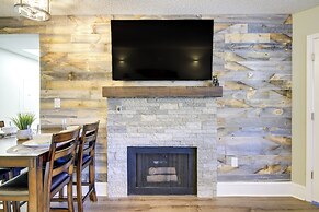 Gatlinburg Condo w/ Smoky Mtn Views: Walk to Dwtn!