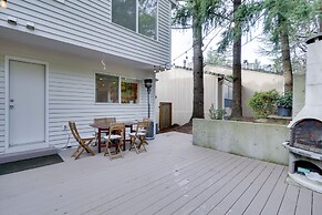 Lake Oswego Home w/ Deck 9 Mi to Downtown Portland