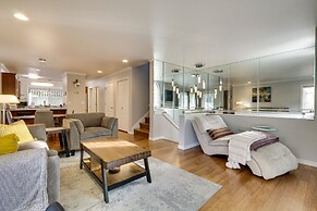 Lake Oswego Home w/ Deck 9 Mi to Downtown Portland