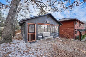 Inviting Cabin ~ 11 Mi to Silverdollar City