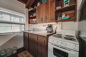 Inviting Cabin ~ 11 Mi to Silverdollar City