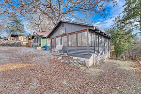 Inviting Cabin ~ 11 Mi to Silverdollar City