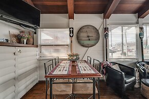 Inviting Cabin ~ 11 Mi to Silverdollar City