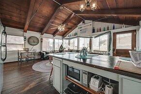 Inviting Cabin ~ 11 Mi to Silverdollar City