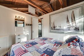 Inviting Cabin ~ 11 Mi to Silverdollar City