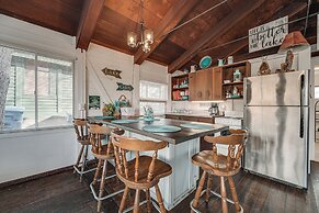 Inviting Cabin ~ 11 Mi to Silverdollar City