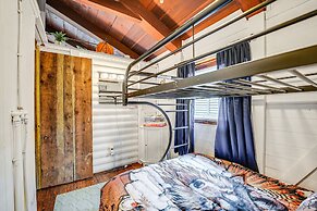 Inviting Cabin ~ 11 Mi to Silverdollar City