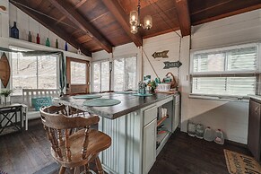 Inviting Cabin ~ 11 Mi to Silverdollar City