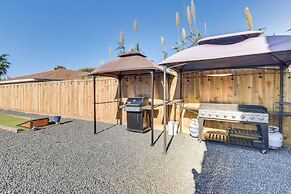 Galveston Getaway w/ Shared Yard, Walk to Seawall!