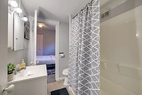 5 Mi to Dtwn: Pittsburgh Apt w/ Balcony