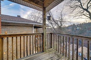 5 Mi to Dtwn: Pittsburgh Apt w/ Balcony