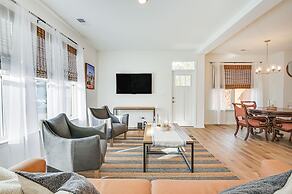 Charming Charlotte Townhome: 6 Mi to Downtown!