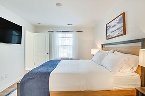 Charming Charlotte Townhome: 6 Mi to Downtown!