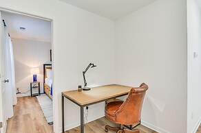 Charming Charlotte Townhome: 6 Mi to Downtown!