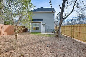 Charming Charlotte Townhome: 6 Mi to Downtown!