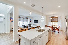 Charming Charlotte Townhome: 6 Mi to Downtown!