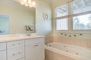 Breezy Kure Beach Home - Walk to Pier & Ocean!