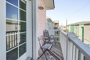 Breezy Kure Beach Home - Walk to Pier & Ocean!