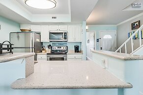 Bayfront Kontiki 3 Bedroom Condo by RedAwning