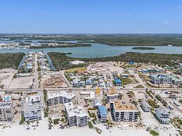 50 Gulf Beach Rd - Unit 1 1 Bedroom Home by RedAwning