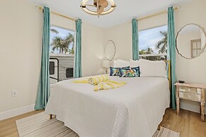 149 Pearl St. 2 Bedroom Home by RedAwning