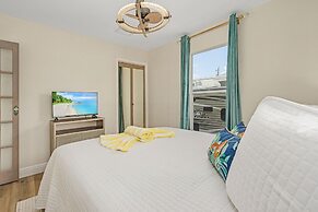 149 Pearl St. 2 Bedroom Home by RedAwning