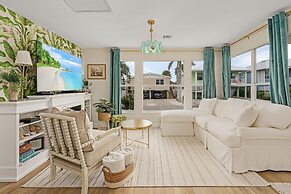 149 Pearl St. 2 Bedroom Home by RedAwning