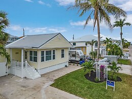 149 Pearl St. 2 Bedroom Home by RedAwning