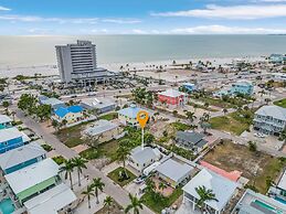 149 Pearl St. 2 Bedroom Home by RedAwning