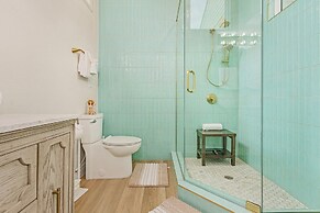 149 Pearl St. 2 Bedroom Home by RedAwning