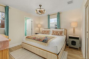 149 Pearl St. 2 Bedroom Home by RedAwning