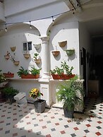 HOSTEL M&H