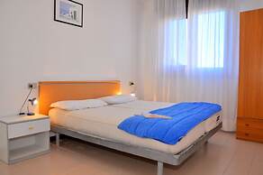 White Apartment With Terrace - Beahost