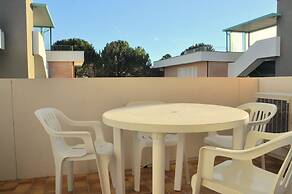White Apartment With Terrace - Beahost