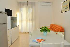 White Apartment With Terrace - Beahost