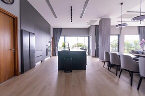 big legend 5 floors of luxury villa