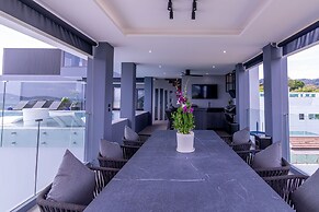 big legend 5 floors of luxury villa