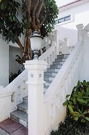 Lunar Mansion Hotel