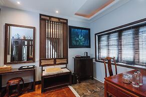 Lunar Mansion Hotel