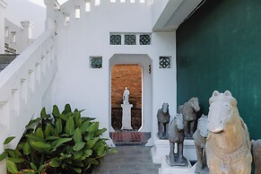 Lunar Mansion Hotel