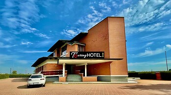Touring Hotel